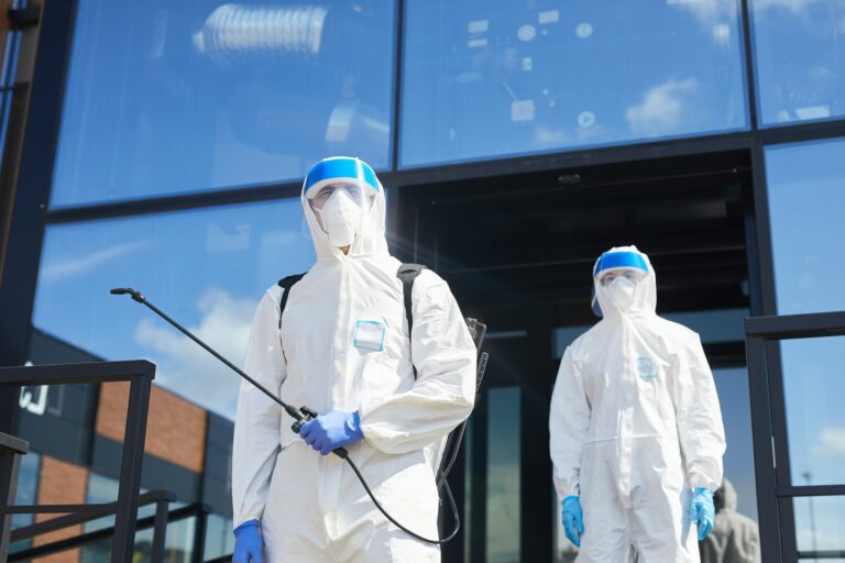 SOS Insekt 24h Futuristic Disinfection Workers